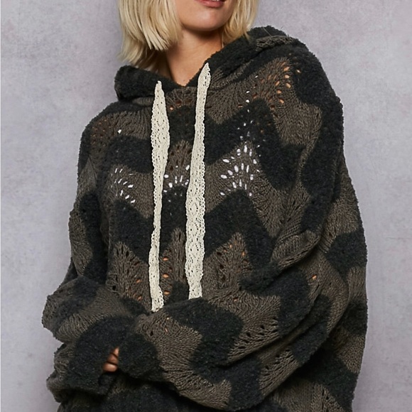 POL Boho Gray and Cream Chevron Sweater - Picture 7 of 11